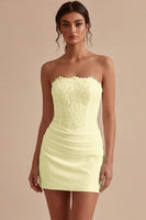 Laden Sie das Bild in den Galerie-Viewer, Trägerloses Weißes Bodycon Mini Standesamt Kleid mit Spitze