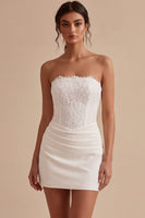 Laden Sie das Bild in den Galerie-Viewer, Trägerloses Weißes Bodycon Mini Standesamt Kleid mit Spitze