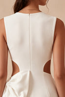Laden Sie das Bild in den Galerie-Viewer, Bodycon Rundhals Ausgeschnitten Kleines weißes Kleid mit Schleife