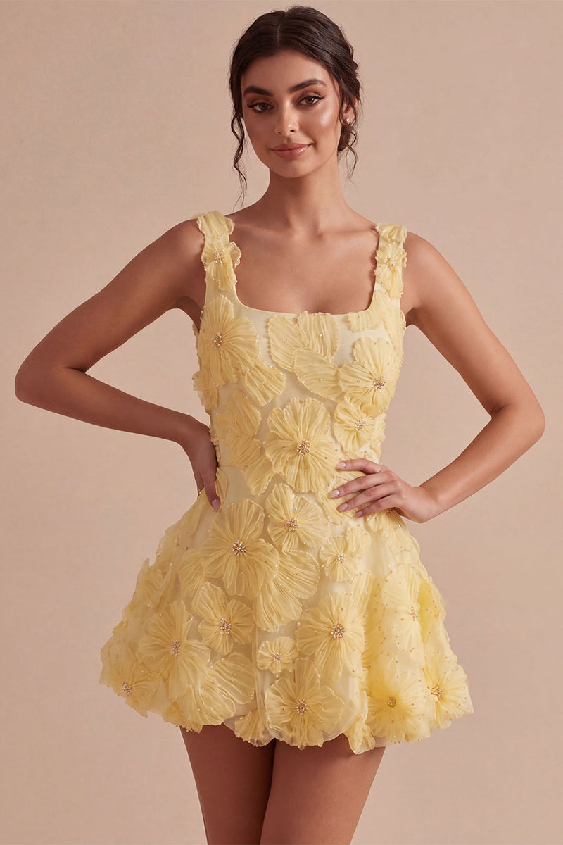 Laden Sie das Bild in den Galerie-Viewer, A-Linie Quadrathals-Perlen-Blümchen, kurzes gelbes Homecoming-Kleid mit Perlenbesatz