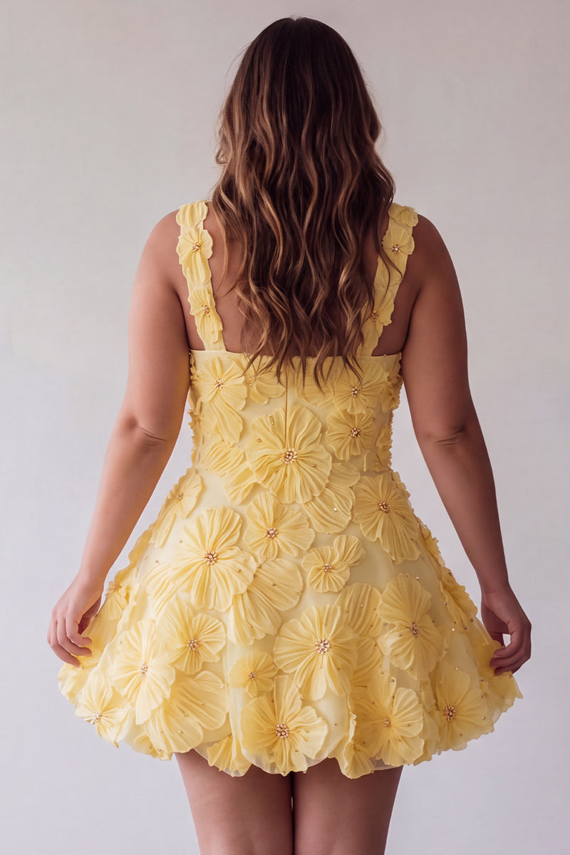 Laden Sie das Bild in den Galerie-Viewer, A-Linie Quadrathals Perlen Blümchen Kurzes Gelbes Kurzes Abendkleid mit Perlenbesatz