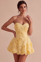 Laden Sie das Bild in den Galerie-Viewer, Gelbes Sweetheart A-Line perlenbesetztes Blumen-Homecoming-Kleid mit Rüschen