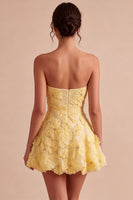 Laden Sie das Bild in den Galerie-Viewer, Gelbes Sweetheart A-Line perlenbesetztes Blumen-Homecoming-Kleid mit Rüschen