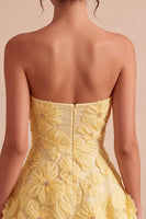 Laden Sie das Bild in den Galerie-Viewer, Gelbes Sweetheart A-Line perlenbesetztes Blumen-Homecoming-Kleid mit Rüschen