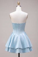 Laden Sie das Bild in den Galerie-Viewer, Trägerloses blaues baskisches Taillen-A-Linie gestuftes, gerüschendes Korsett-Satin-Homecoming-Kleid