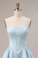 Laden Sie das Bild in den Galerie-Viewer, Trägerloses blaues baskisches Taillen-A-Linie gestuftes, gerüschendes Korsett-Satin-Homecoming-Kleid
