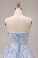 Laden Sie das Bild in den Galerie-Viewer, Blaues A-Linien-Trägerloses Korsett, floral-gestufte, rüschige baskische Taille-Homecoming-Kleid