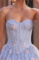 Laden Sie das Bild in den Galerie-Viewer, Blaues A-Linien-Trägerloses Korsett, floral-gestufte, rüschige baskische Taille-Homecoming-Kleid