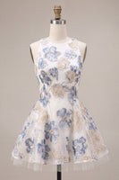Laden Sie das Bild in den Galerie-Viewer, A-Linie Weiße Pflaumenblume Jacquard Kurzes Abendkleid mit Rüschen