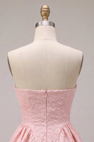 Laden Sie das Bild in den Galerie-Viewer, Trägerloses Rosa Jacquard A-Linie Rüschen Kurzes Abendkleid