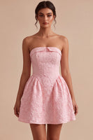 Laden Sie das Bild in den Galerie-Viewer, Trägerloses Rosa Jacquard A-Linie Rüschen Kurzes Abendkleid