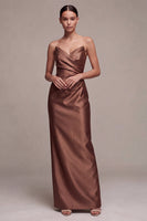 Laden Sie das Bild in den Galerie-Viewer, Kaffeeträgerloses, gerafftes Satin-Satin-Langkleid mit Schlitz
