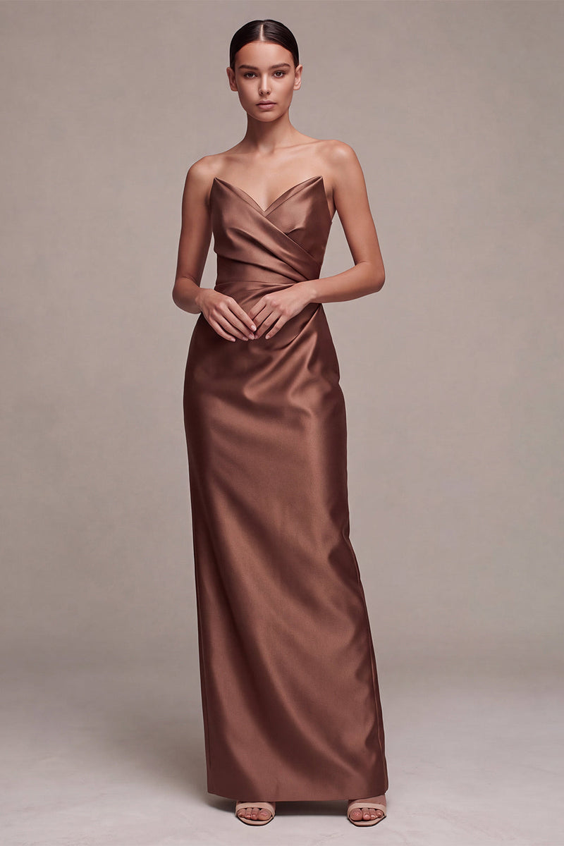 Laden Sie das Bild in den Galerie-Viewer, Kaffeeträgerloses, gerafftes Satin-Satin-Langkleid mit Schlitz