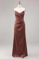 Laden Sie das Bild in den Galerie-Viewer, Kaffeeträgerloses, gerafftes Satin-Satin-Langkleid mit Schlitz