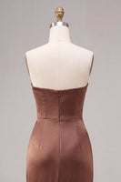 Laden Sie das Bild in den Galerie-Viewer, Kaffeeträgerloses, gerafftes Satin-Satin-Langkleid mit Schlitz