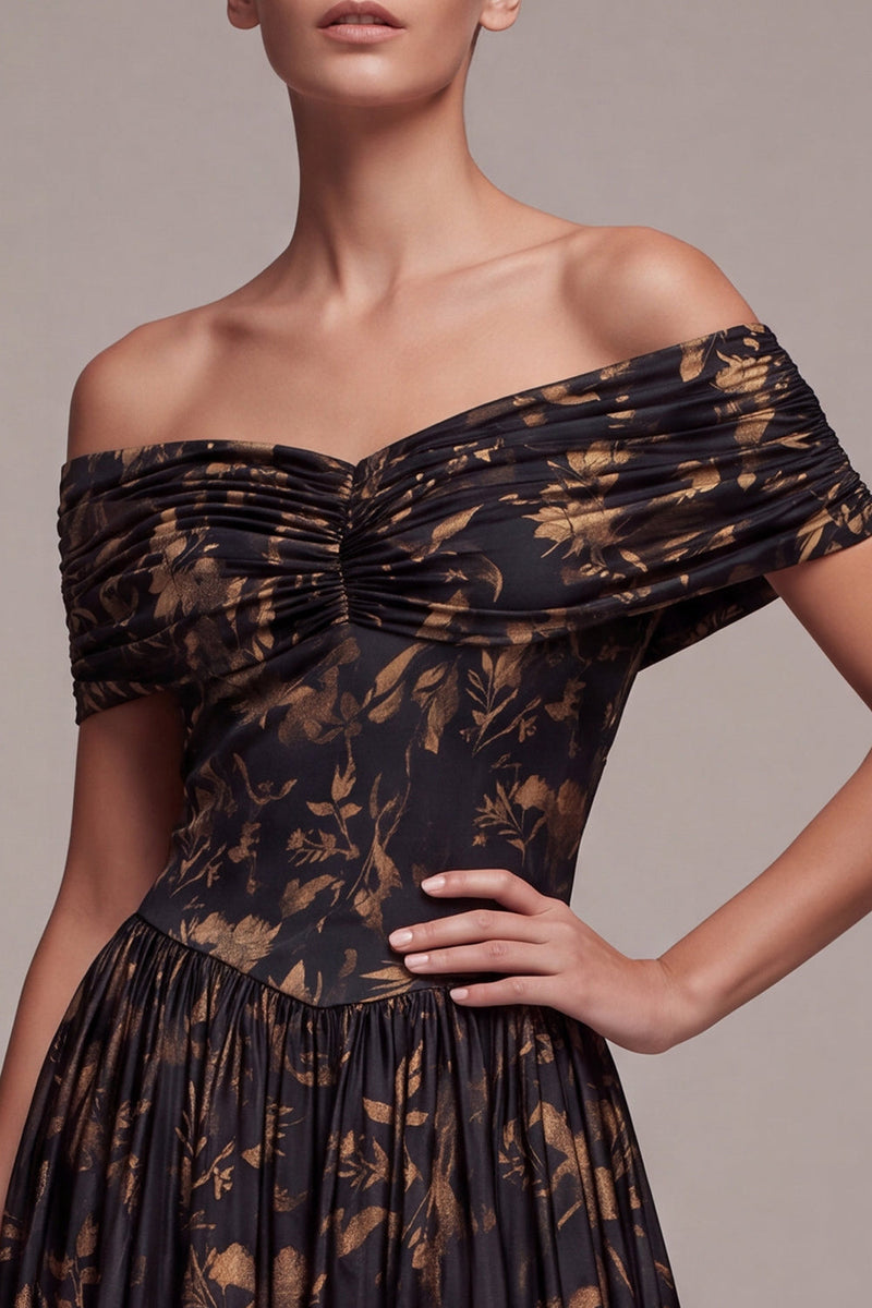 Laden Sie das Bild in den Galerie-Viewer, Schwarzes, schulterloses, geplündertes, gerafftes langes Festkleid mit A-Linie