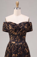 Laden Sie das Bild in den Galerie-Viewer, Schwarzes, schulterloses, geplündertes, gerafftes langes Festkleid mit A-Linie