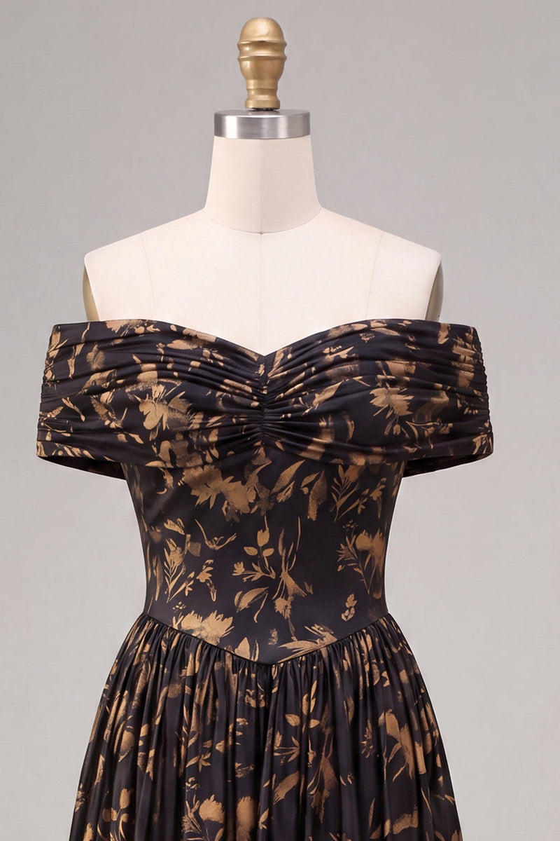 Laden Sie das Bild in den Galerie-Viewer, Schwarzes, schulterloses, geplündertes, gerafftes langes Festkleid mit A-Linie