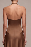 Laden Sie das Bild in den Galerie-Viewer, Satin Kaffee Neckholderhals Rückenloses A-Linie langes Festkleid