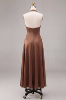 Laden Sie das Bild in den Galerie-Viewer, Satin Kaffee Neckholderhals Rückenloses A-Linie langes Festkleid