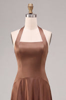 Laden Sie das Bild in den Galerie-Viewer, Satin Kaffee Neckholderhals Rückenloses A-Linie langes Festkleid