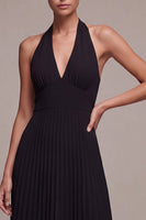 Laden Sie das Bild in den Galerie-Viewer, Chiffon-Schwarzes A-Linien-Neckholder-Plissierten-Maxi-Festkleid