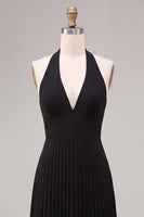 Laden Sie das Bild in den Galerie-Viewer, Chiffon-Schwarzes A-Linien-Neckholder-Plissierten-Maxi-Festkleid