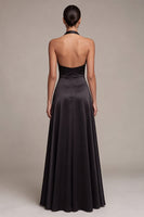 Laden Sie das Bild in den Galerie-Viewer, Schwarzes A-Linien-Satin-Neckholder-Langzeitkleid