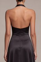 Laden Sie das Bild in den Galerie-Viewer, Schwarzes A-Linien-Satin-Neckholder-Langzeitkleid