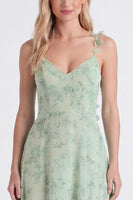 Laden Sie das Bild in den Galerie-Viewer, A-Line Salbei-Chiffon-Blumenträger mit Spaghetti-Trägern und langem Brautjungfernkleid
