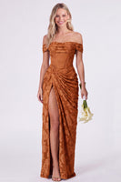 Laden Sie das Bild in den Galerie-Viewer, Salbei-Off-the-Shoulder-Korsett, Blumen-Meerjungfrauen, gerafftes langes Brautjungfernkleid mit Schlitz
