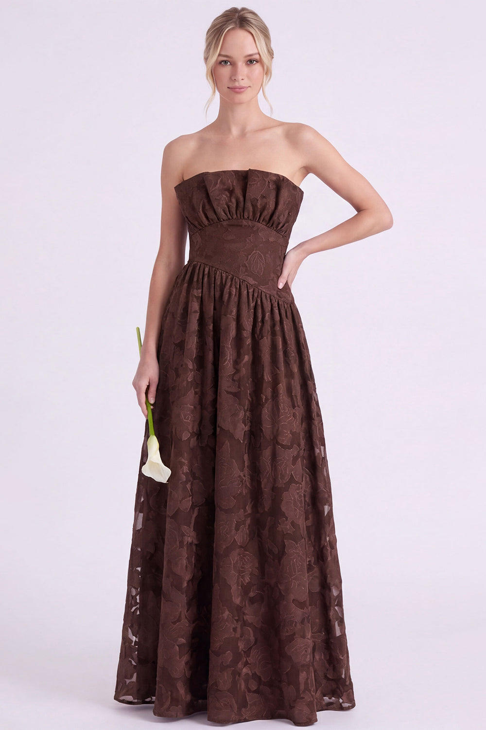Trägerloses Espresso A-Linie Blumen Langes Brautjungfernkleid mit Rüschen