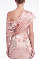 Laden Sie das Bild in den Galerie-Viewer, Rosa Blumen Satin Ein Schulter Meerjungfrauen Maxikleid mit Falten