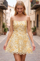 Laden Sie das Bild in den Galerie-Viewer, Gelbes A-Linie Permutt Kurzes Abendkleid mit 3D-Blumenapplikationen