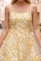 Laden Sie das Bild in den Galerie-Viewer, Gelbes A-Linie Permutt Kurzes Abendkleid mit 3D-Blumenapplikationen