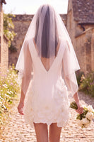 Laden Sie das Bild in den Galerie-Viewer, Weißes V-Ausschnitt 3D-Blumen Kurzes Elopement Hochzeitskleid