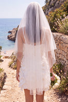 Laden Sie das Bild in den Galerie-Viewer, Weißes V-Ausschnitt Mini Elopement Hochzeitskleid mit 3D-Blume