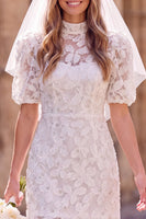 Laden Sie das Bild in den Galerie-Viewer, Weißes Sheath Hochhals Puffärmel Blumen Mini Elopement Hochzeitskleid