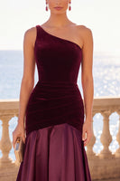 Laden Sie das Bild in den Galerie-Viewer, Burgunderrotes einschulterfarbenes Meerjungfrauen-Maxikleid mit Faltenfalten