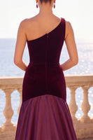 Laden Sie das Bild in den Galerie-Viewer, Burgunderrotes einschulterfarbenes Meerjungfrauen-Maxikleid mit Faltenfalten