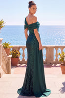 Laden Sie das Bild in den Galerie-Viewer, Glitzerndes Dunkelgrünes Asymmetrisches Off-the-shoulder Pailletten Gerafftes Meerjungfrauenlanges Festkleid mit Schärpe
