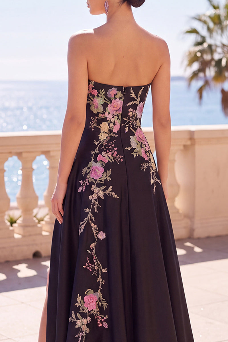 Laden Sie das Bild in den Galerie-Viewer, Schwarzes Floralstickerei A-Linie Langes Festliches Kleid mit Seitenschlitz