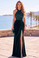 Laden Sie das Bild in den Galerie-Viewer, Burgunder Samt Pailletten Neckholder Gerafftes Sheath Langes Festkleid mit Schlitz