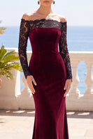 Laden Sie das Bild in den Galerie-Viewer, Burgunderrotes Schulterloses Spitzen Samt Langarm Meerjungfrauen Langes Festkleid
