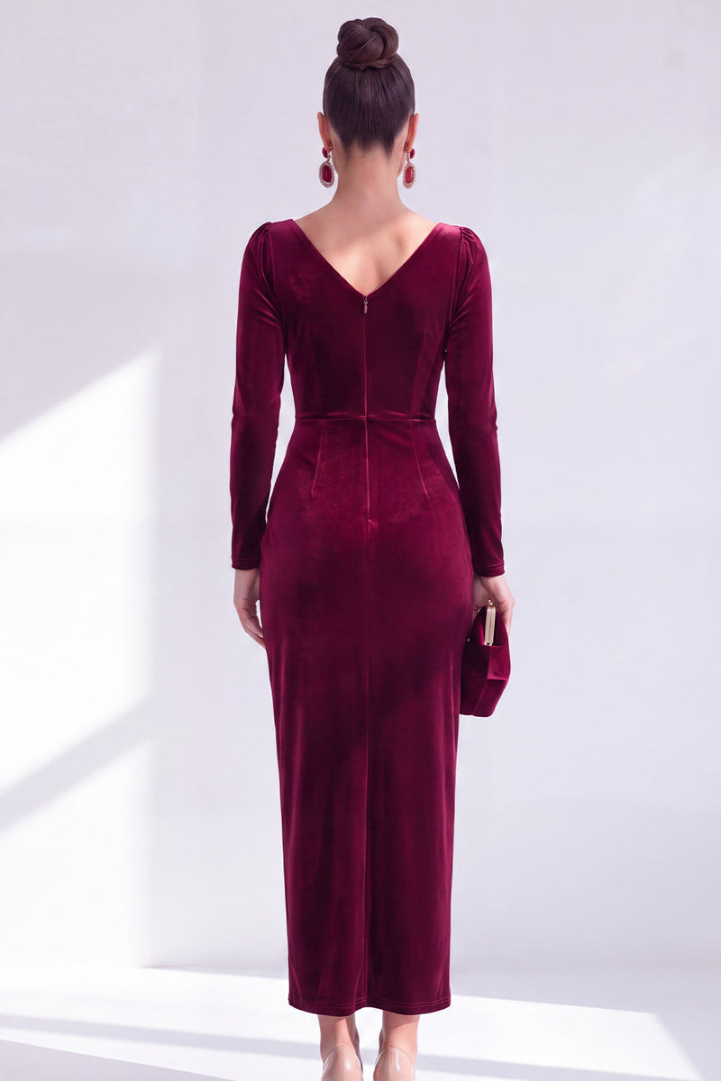 Laden Sie das Bild in den Galerie-Viewer, Dunkelgrünes Bodycon Samt V-Ausschnitt mit langen Ärmeln Mutter der Braut Kleid mit Schlitz