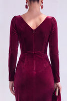 Laden Sie das Bild in den Galerie-Viewer, Dunkelgrünes Bodycon Samt V-Ausschnitt mit langen Ärmeln Mutter der Braut Kleid mit Schlitz