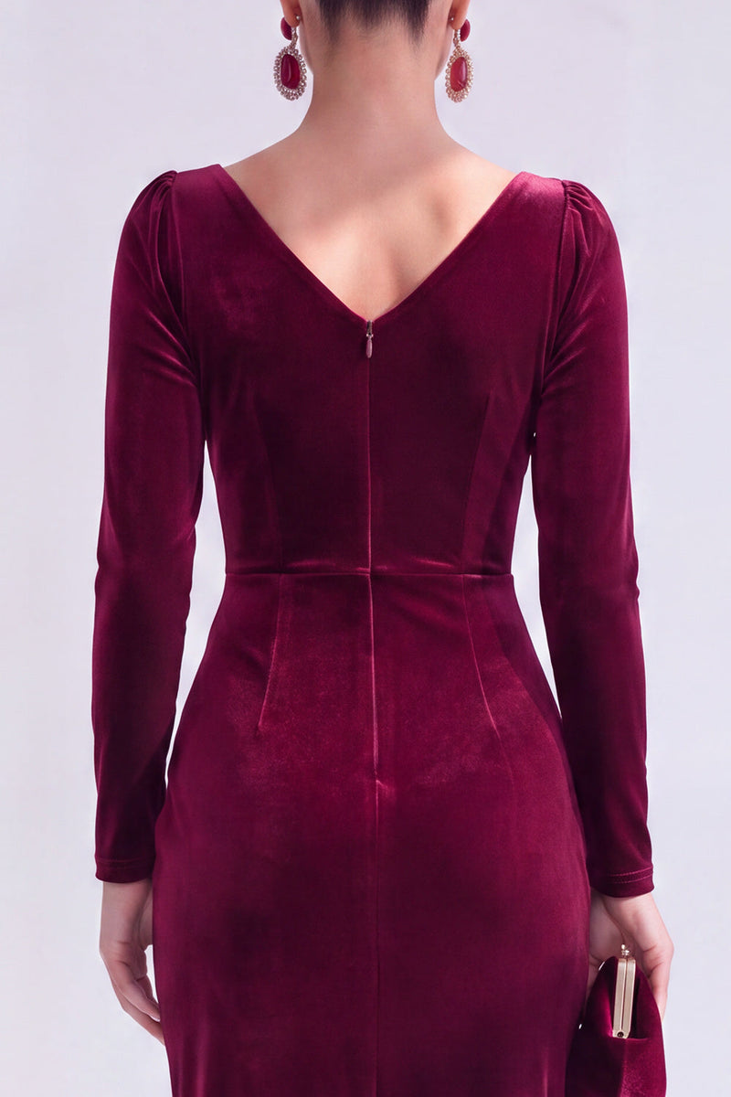 Laden Sie das Bild in den Galerie-Viewer, Dunkelgrünes Bodycon Samt V-Ausschnitt mit langen Ärmeln Mutter der Braut Kleid mit Schlitz