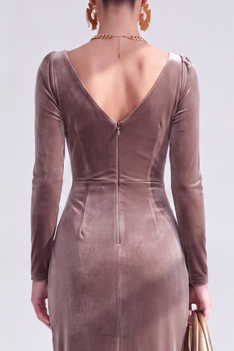 Laden Sie das Bild in den Galerie-Viewer, Dunkelgrünes Bodycon Samt V-Ausschnitt mit langen Ärmeln Mutter der Braut Kleid mit Schlitz