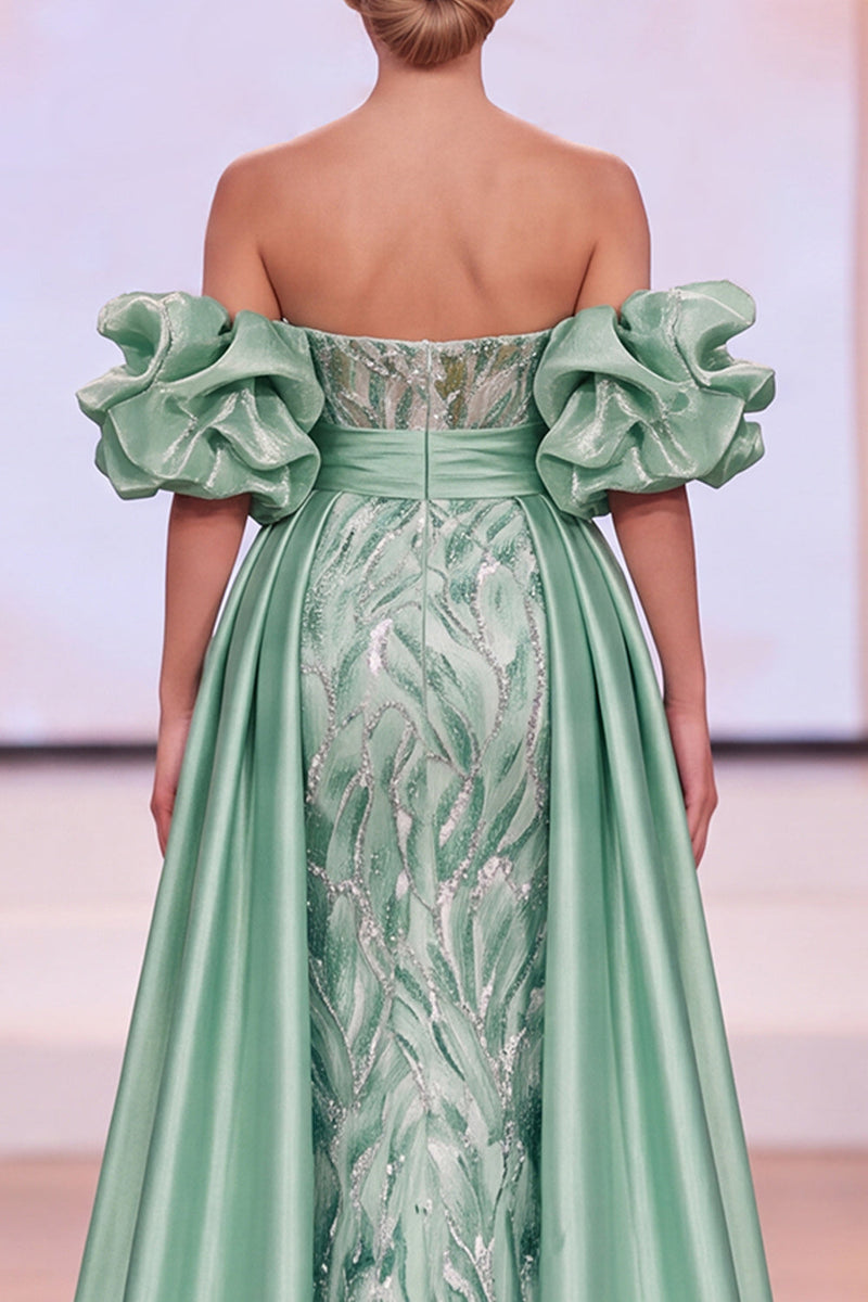 Laden Sie das Bild in den Galerie-Viewer, Grünes, schulterfreies, aufgefranstes Maxi-Pageant-Kleid mit Seitenschlitz