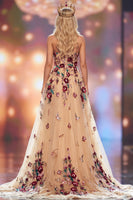 Laden Sie das Bild in den Galerie-Viewer, Champagne A-Line Pailletten 3D Blumenapplikation Maxi Pageant Kleid mit Seitenschlitz